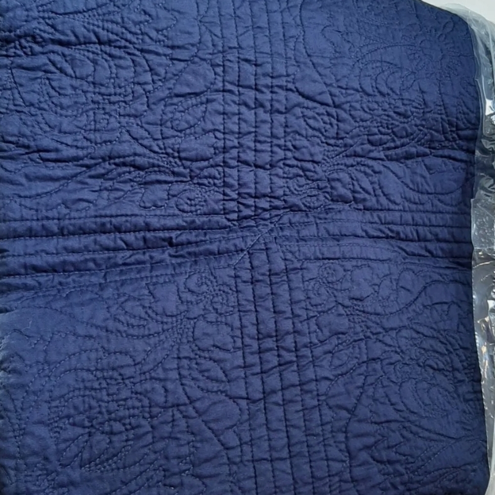 Home Classics King Reversible Quilt & 3 Standard Shams Navy Blue